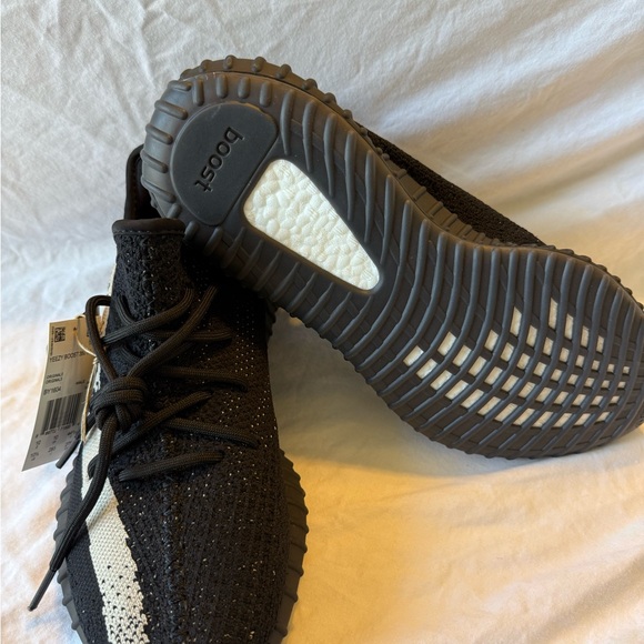 Adidas Yeezy Boost 350 V2 Black and White Knit Sneakers main image 9